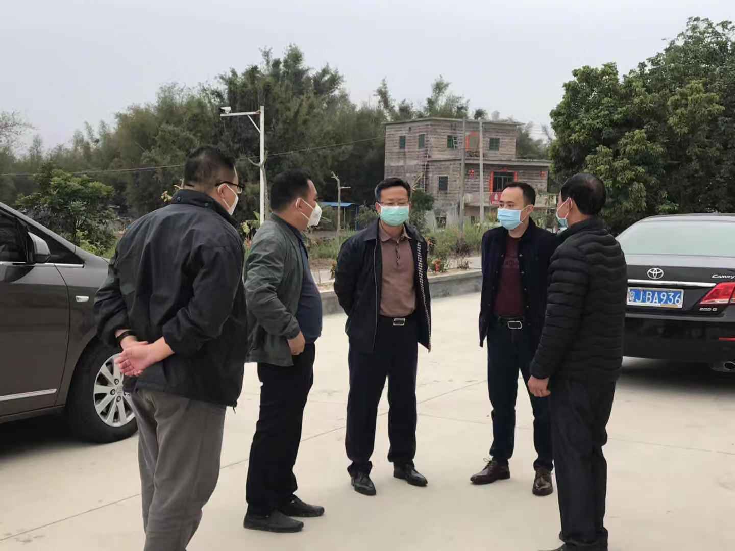市领导到村督导疫情.jpg
