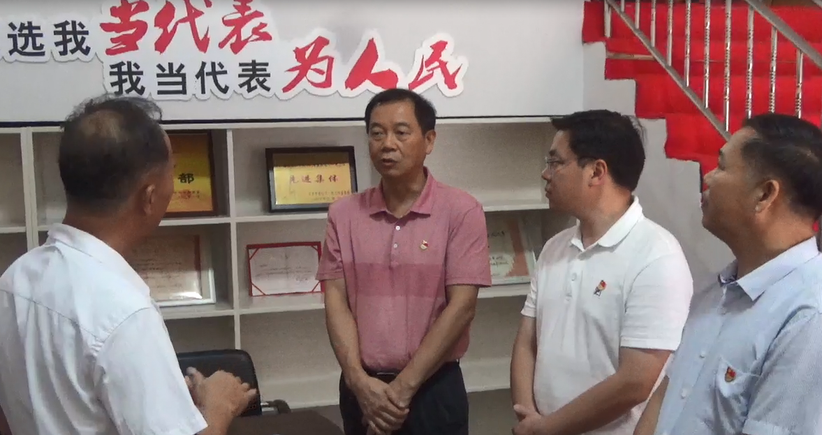 调研组一行在石桥墟人大工作联络站.png