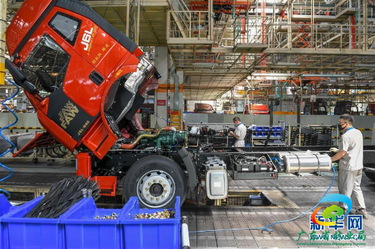 （新华全媒头条·图文互动）（6）奋斗结硕果，再写新篇章——写在共和国71周年华诞之际