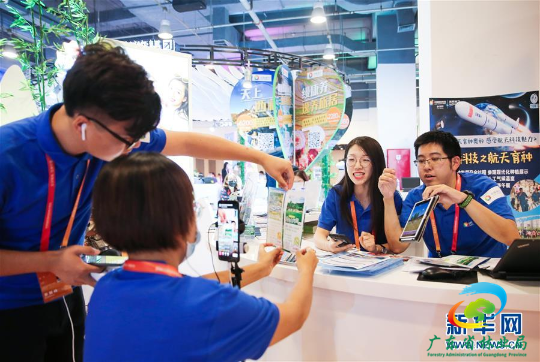 （新华全媒头条·图文互动）（12）奋斗结硕果，再写新篇章——写在共和国71周年华诞之际