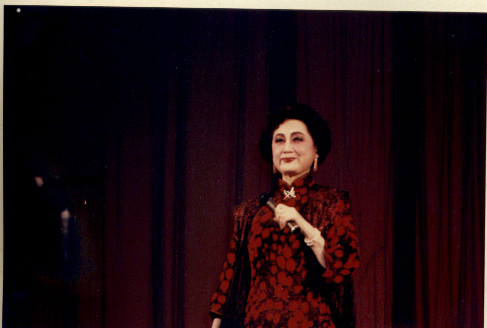 1991年3月3日，著名粤剧表演艺术家红线女率粤剧团回到家乡开平演出 .jpg