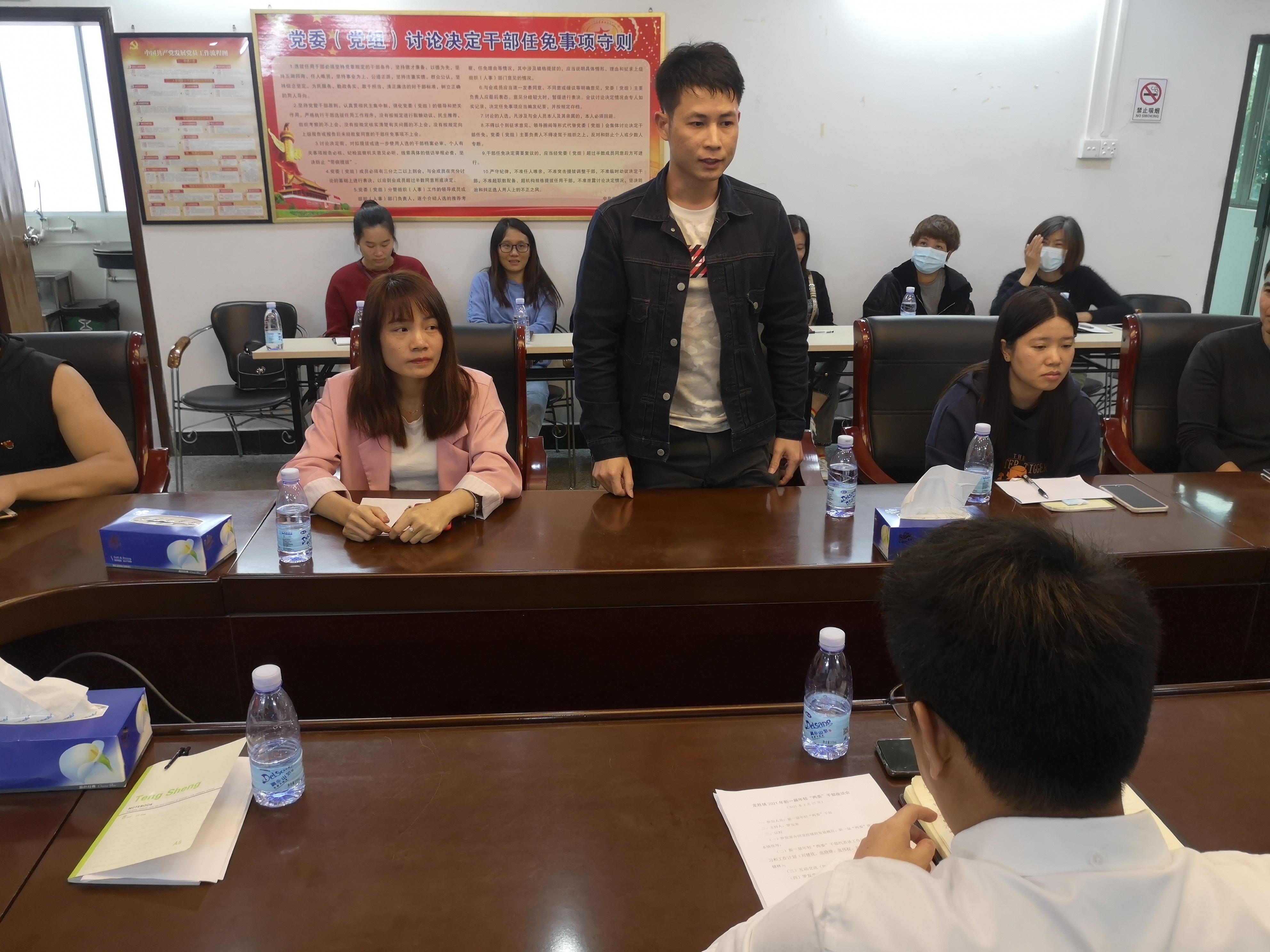 3年轻“两委”干部代表逐个发言谈工作体会和下一步工作思路.jpg