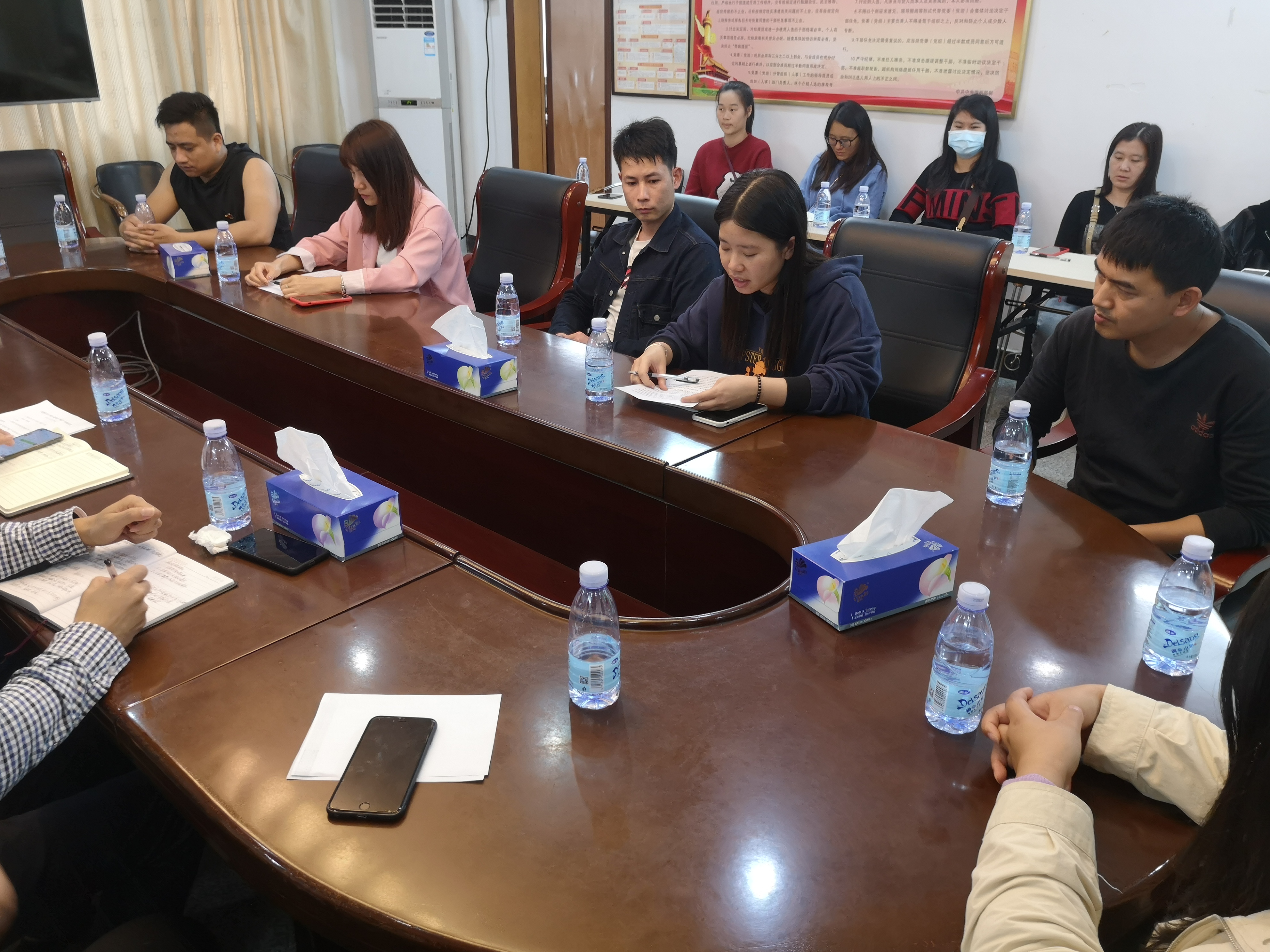 8年轻“两委”干部代表逐个发言谈工作体会和下一步工作思路.jpg