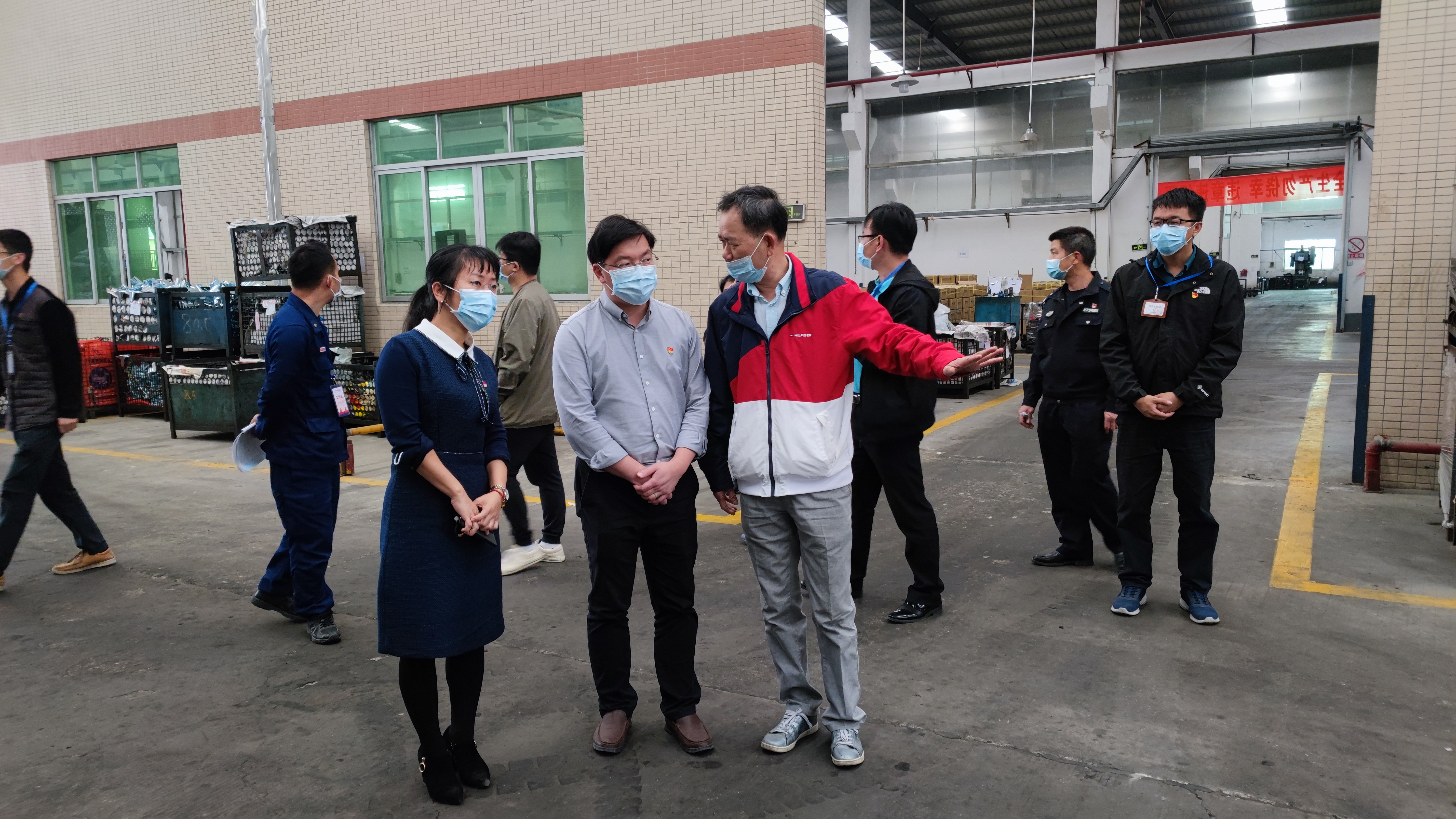 2检查组一行来到辖区的企业经营单位检查.jpg