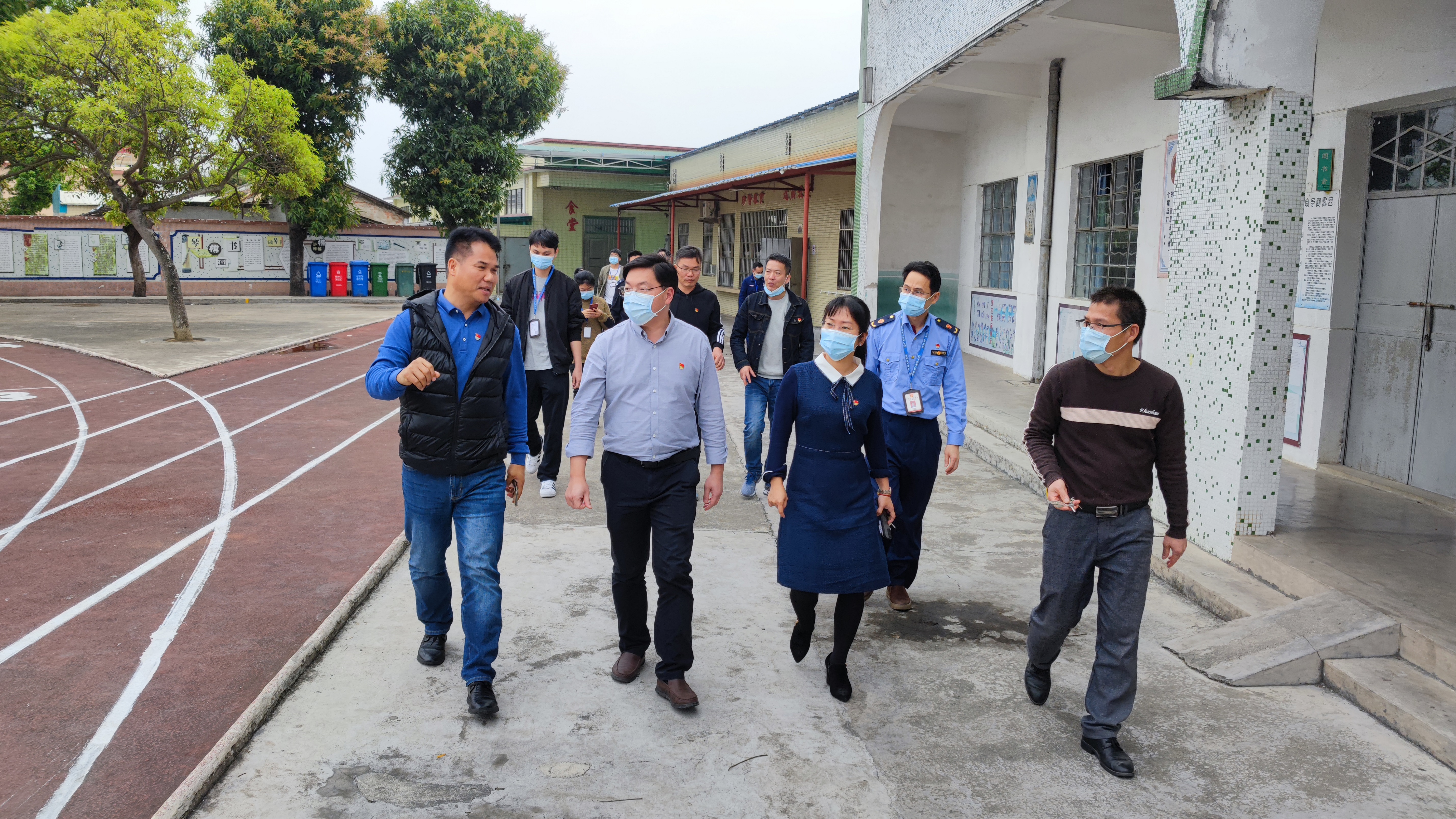 4镇主要领导带队到学校开展安全检查.jpg