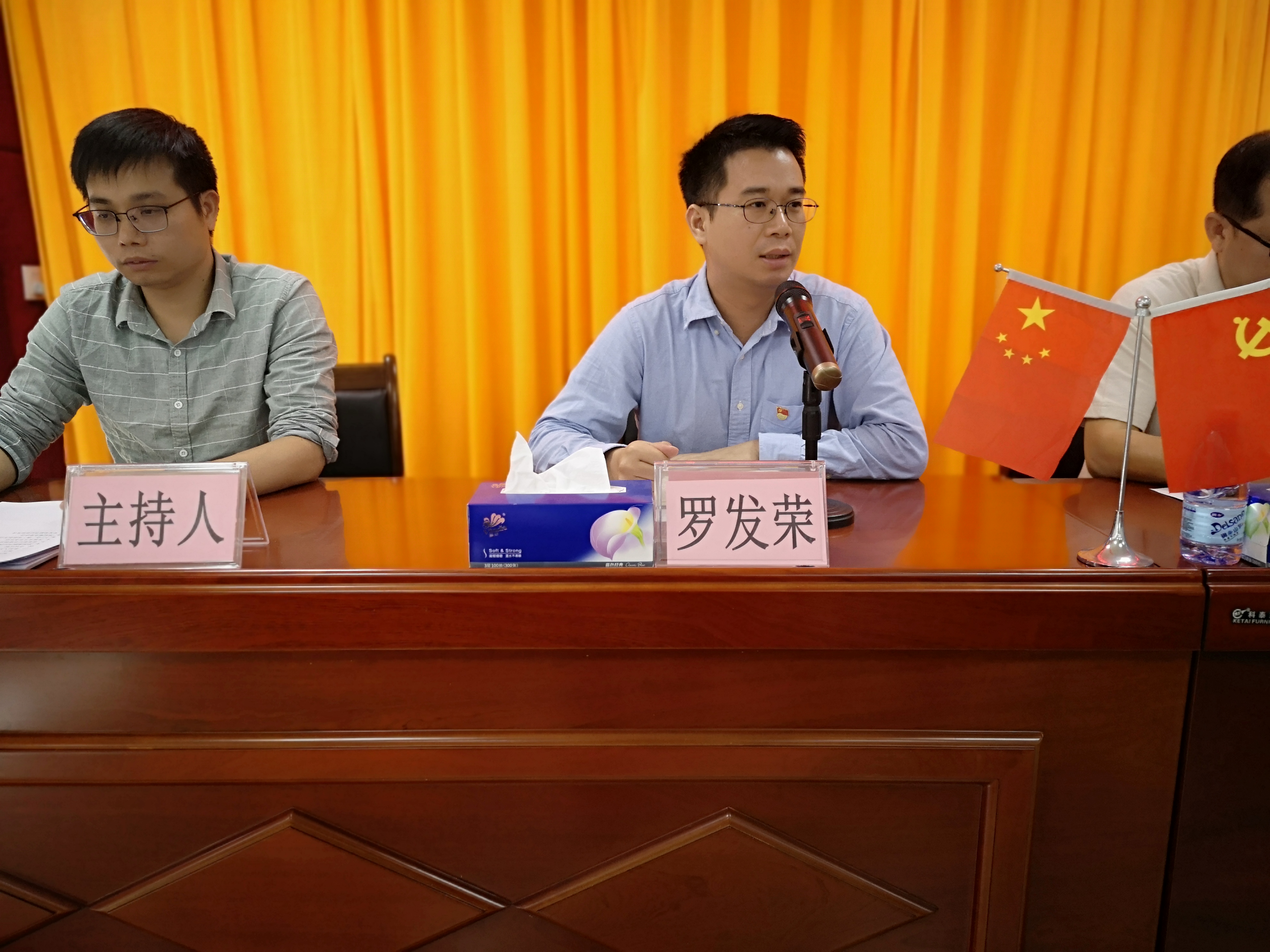 5罗发荣同志对龙胜镇基层党建工作存在问题进行分析并提出工作建议.jpg