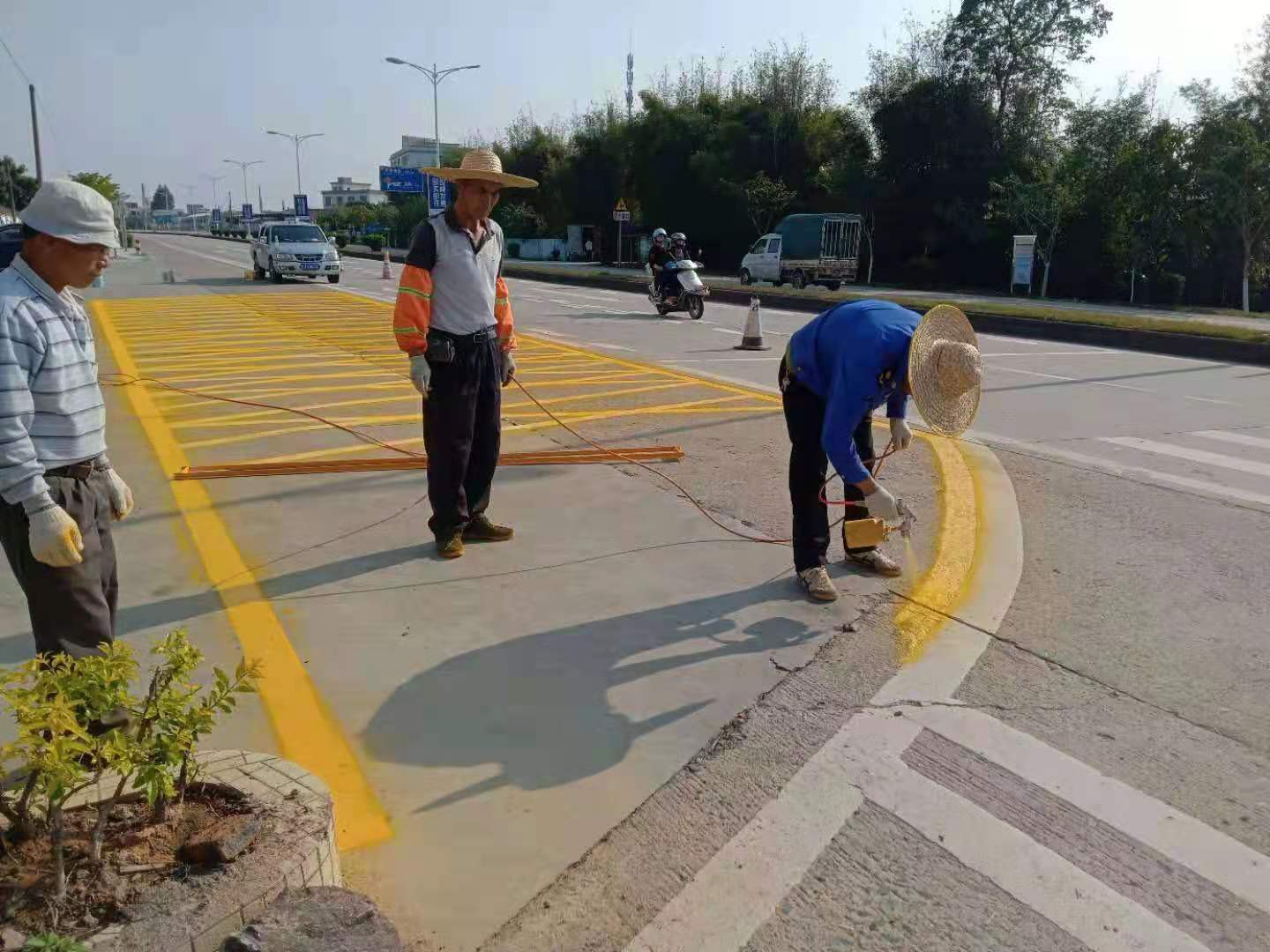 1在立新水库路口两旁加装警示标识.jpg