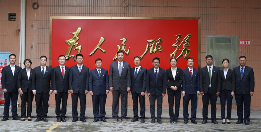 新一届党政班子合照_副本.jpg