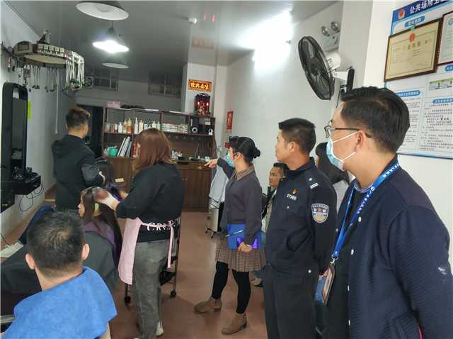 3镇领导带队开展消防检查.jpg