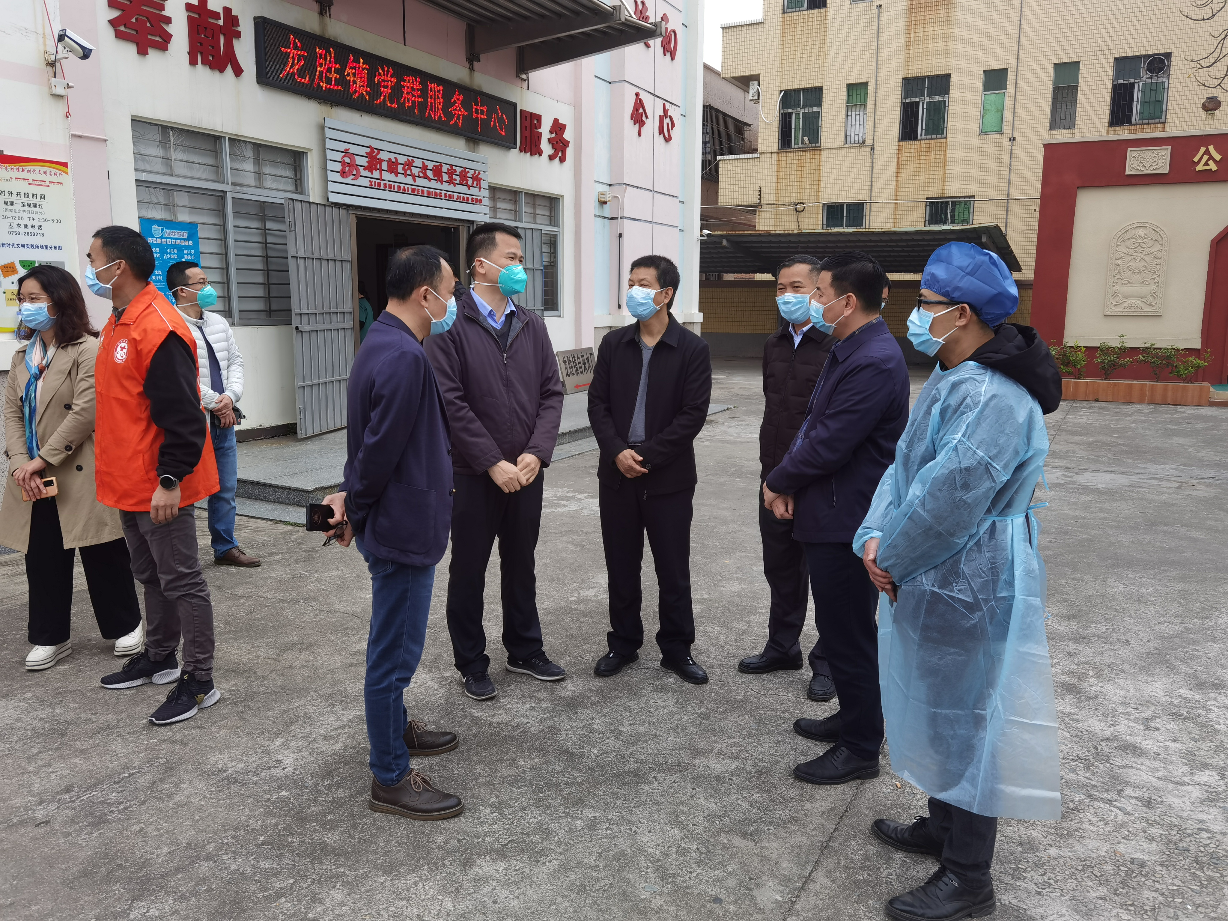 7相关领导现场调度核酸筛查工作.jpg