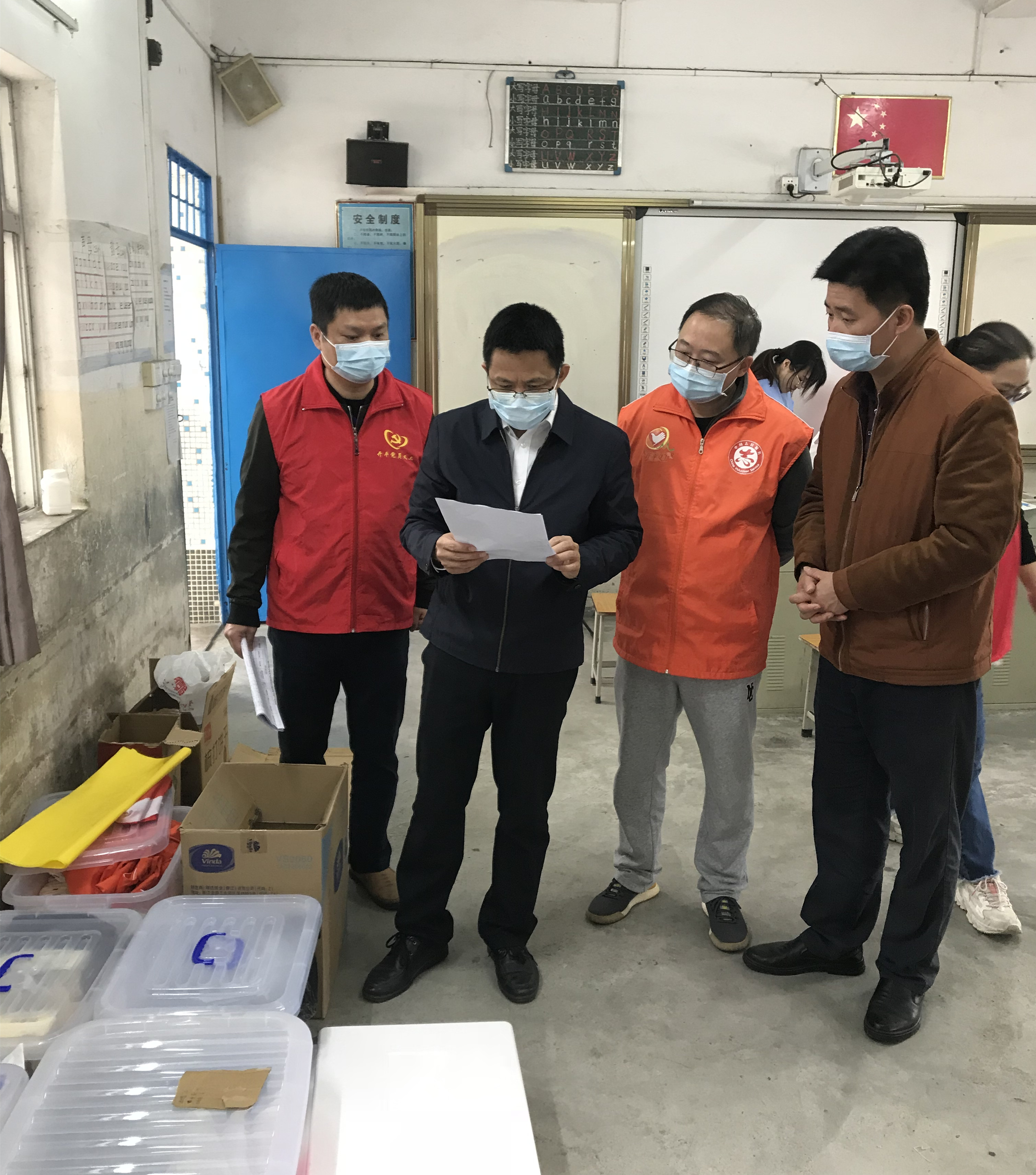 16日上午，市委常委、副市长余文锋到塘口镇督导检查核酸筛查工作.jpg