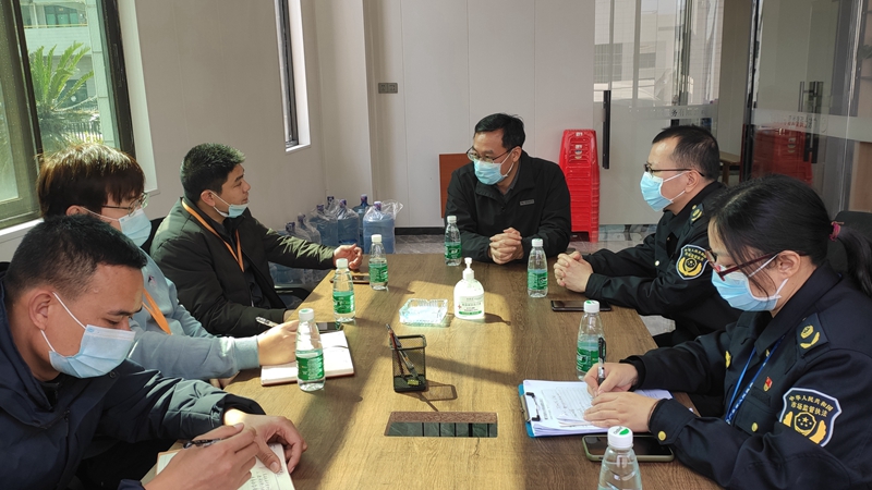 指导企业认真落实食品安全各项制度.jpg