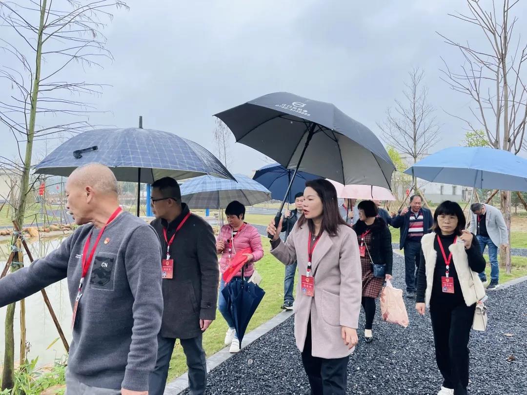 4视察新农村建设情况.jpg