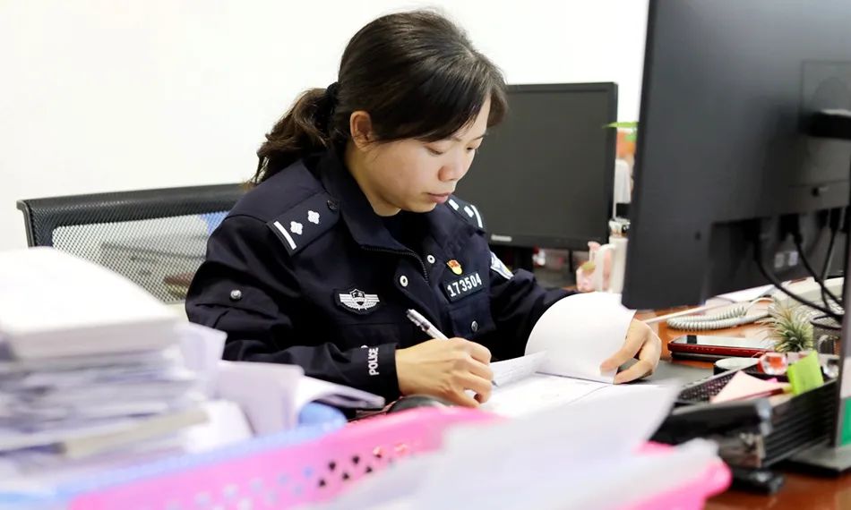 02何小慧.jpg