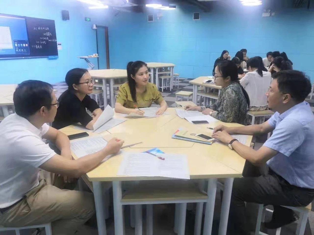 辅导青年教师.jpg