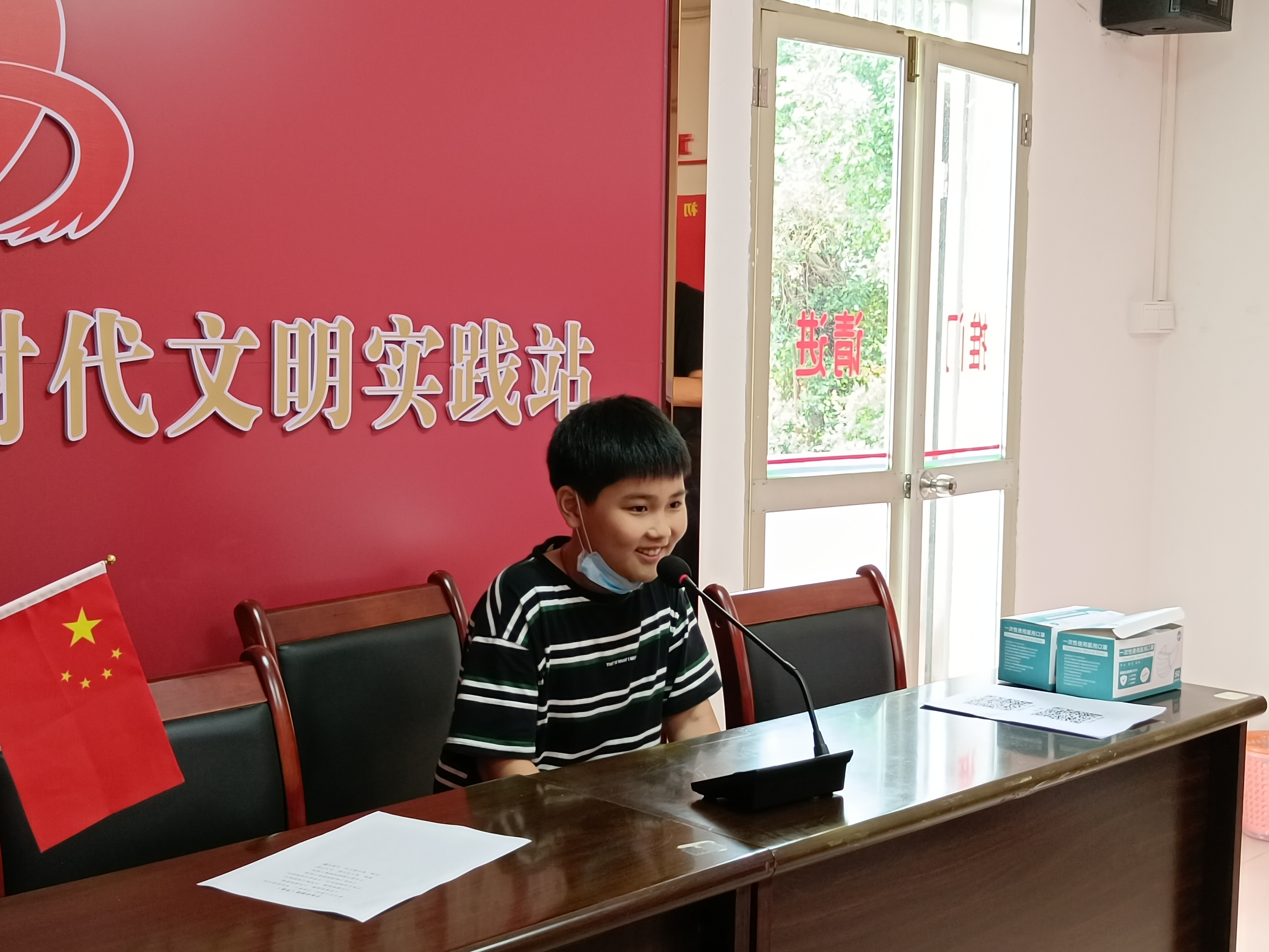 4同学们上台朗诵各经典诗词、诗歌.jpg