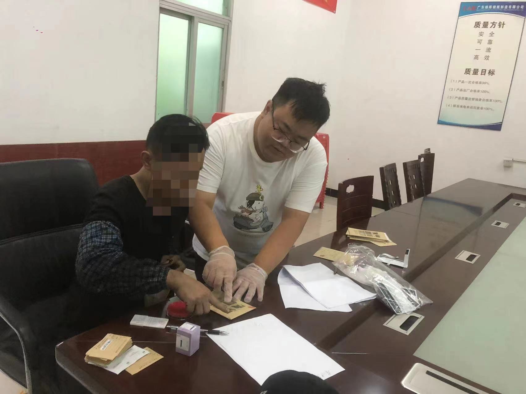 8对龙胜镇在册现有吸毒人员、病残吸毒人员、重点行业从业人员以及镇府全体工作人员、村（社区）“两委”干部、各站所工作人员全面落实毛发检测工作.jpg