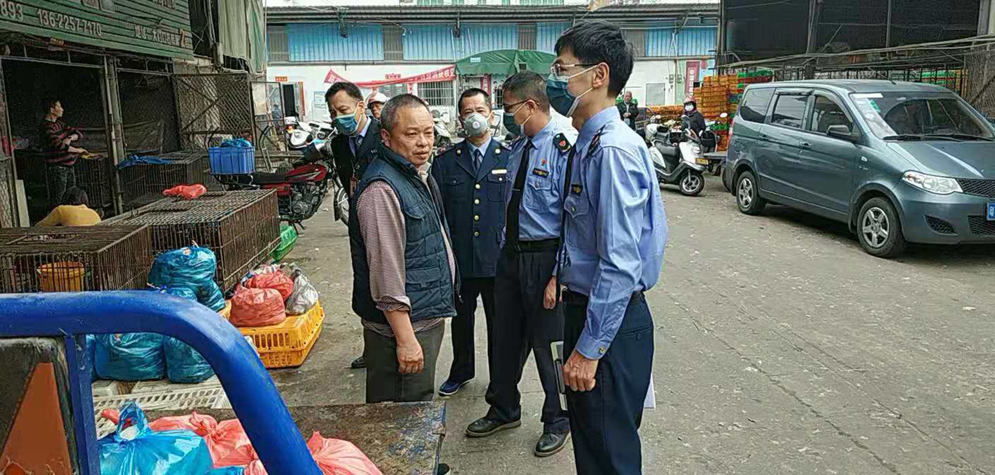 邝党组检查活禽市场.jpg