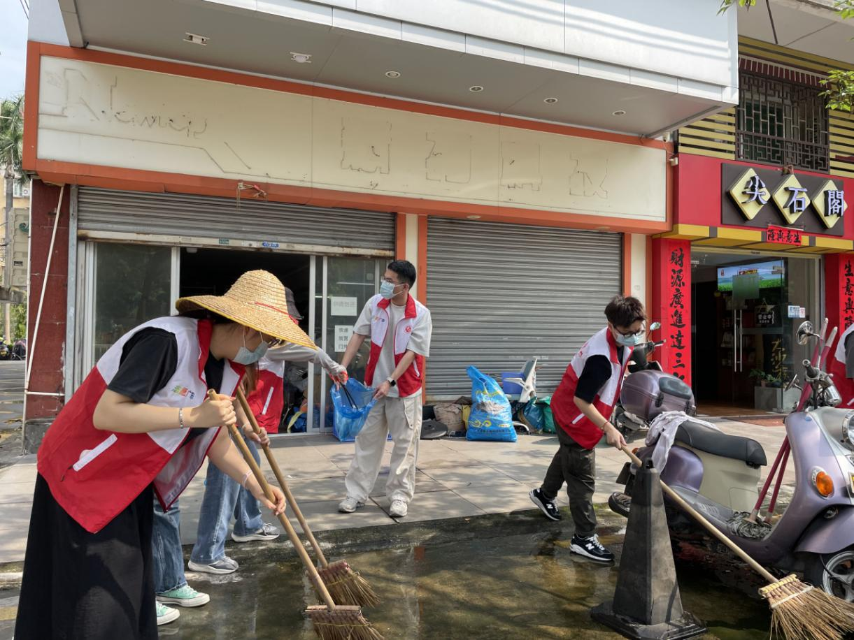 开平市财政局党员干部亮身份、速行动，防蚊灭蚊筑牢健康防线