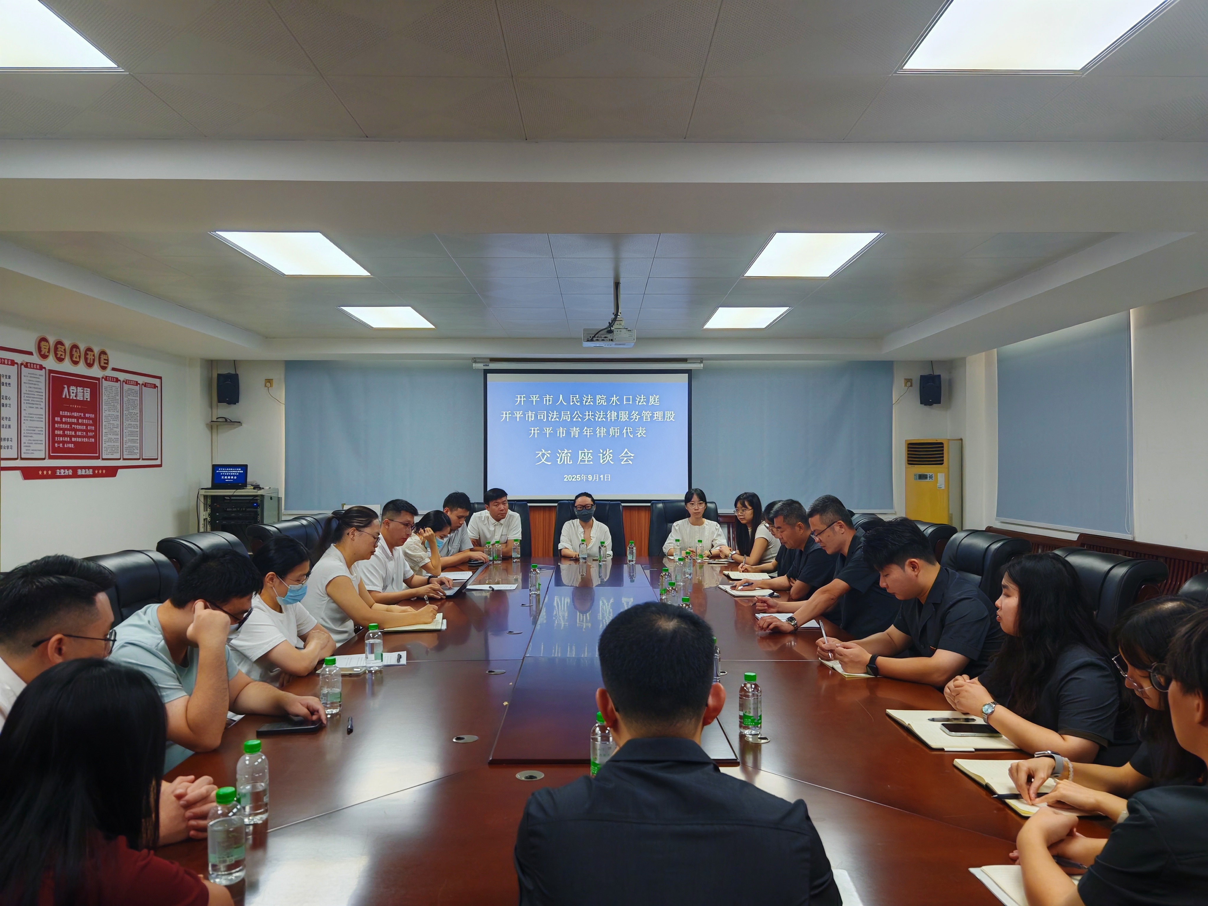 交流座谈会.jpg
