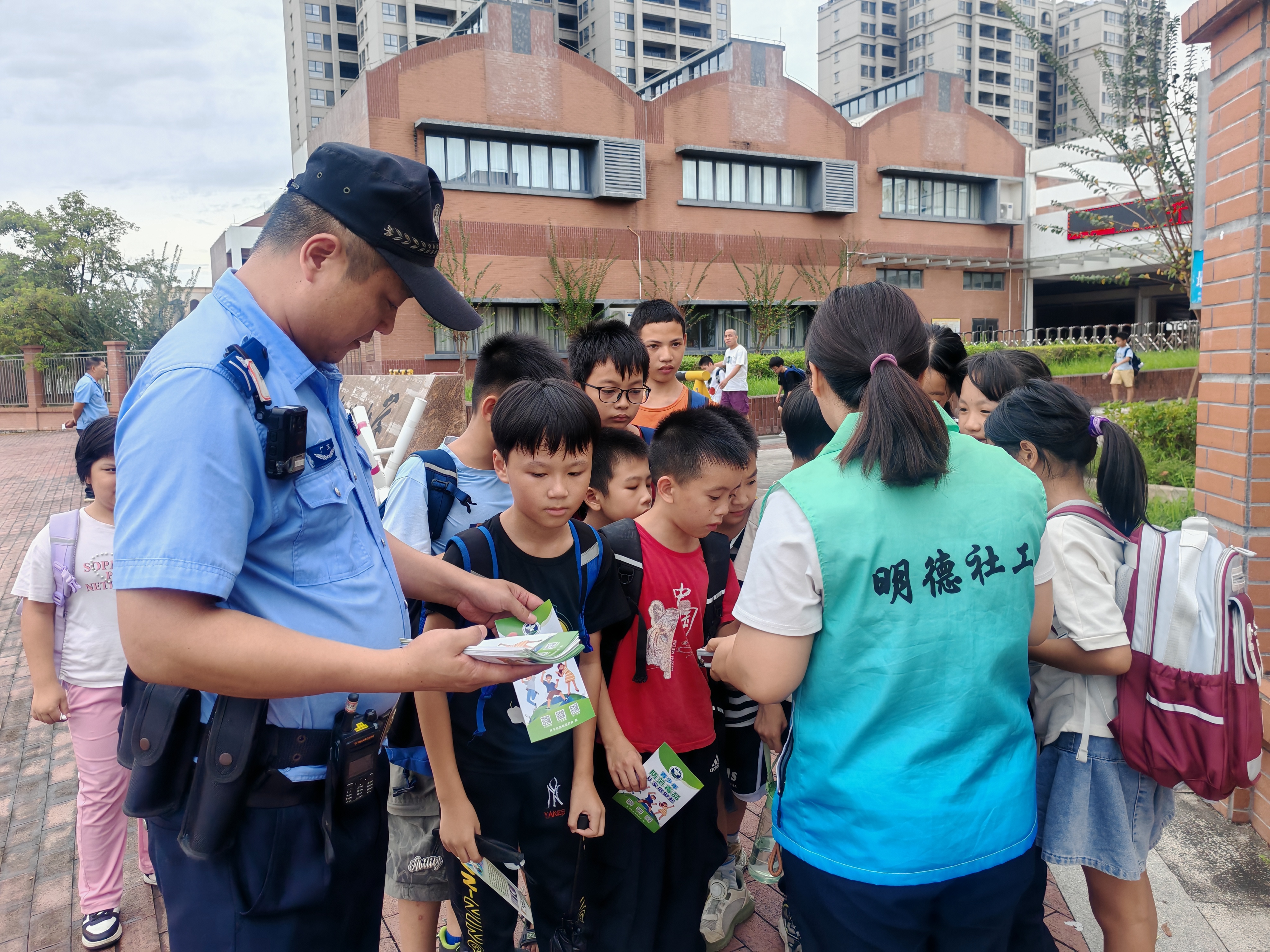 赤坎镇第三季度禁毒工作常态化发力，织密全域“无毒网”