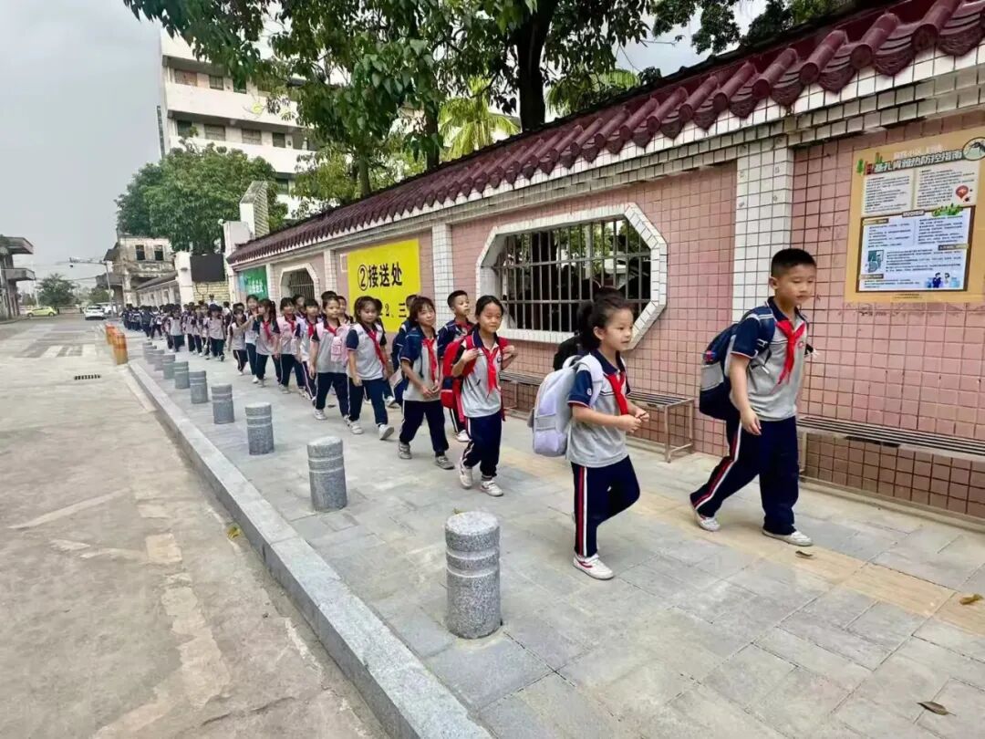 水口镇人大代表一线履职显担当，推动校门口“隐患路”变“求知路”