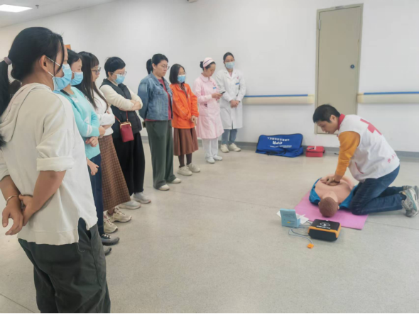“关爱生命  救在身边”——开平市第二人民医院联合开平市红十字会成功举办应急救护技能培训活动