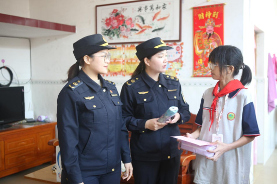 开平市交通运输局通过进社区宣传信用安全理念