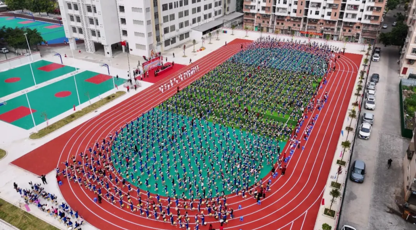 “港口小学运动场建设”项目.png