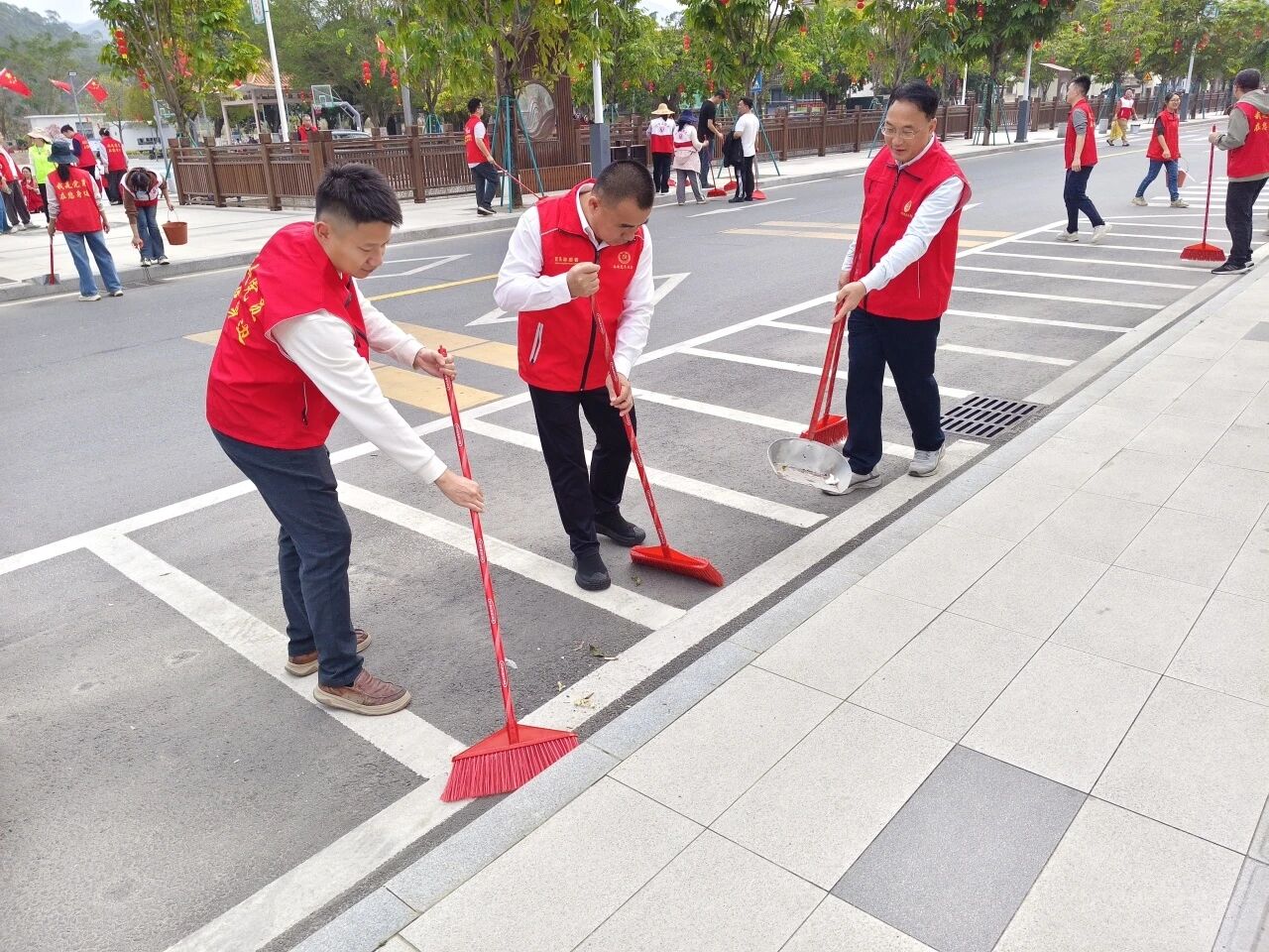 全民总动员，整洁迎新春！大沙镇开展“爱国卫生齐参与，干干净净迎新年”大扫除