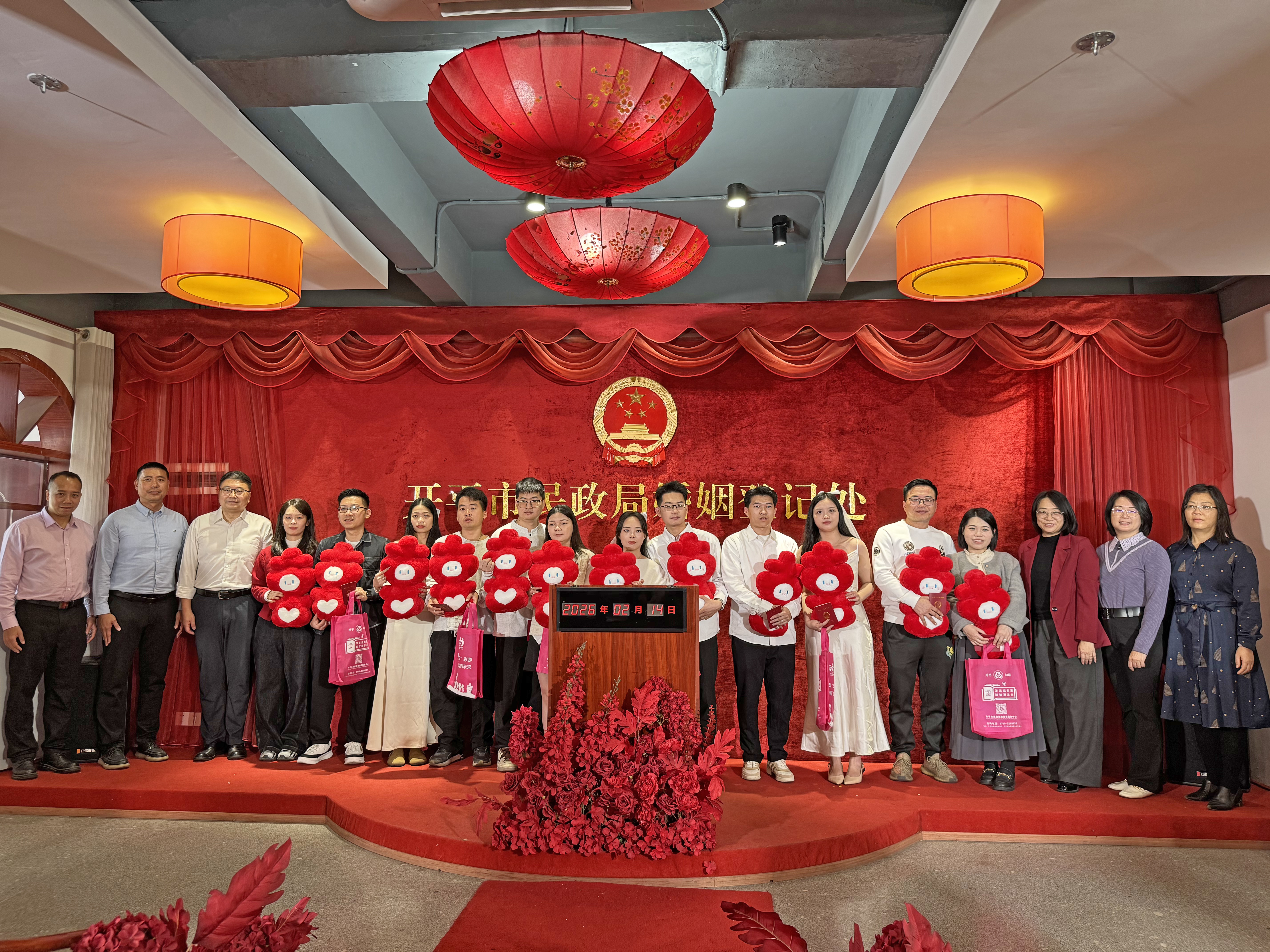 简约不减爱！开平市集体颁证活动浪漫开启