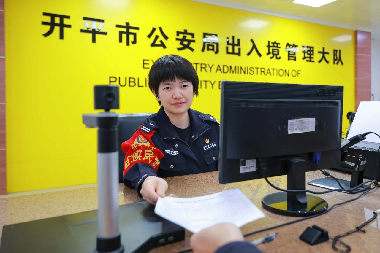 【致敬不被定义的她】十佳女民警黄文婷：十五年坚守 用初心暖民心