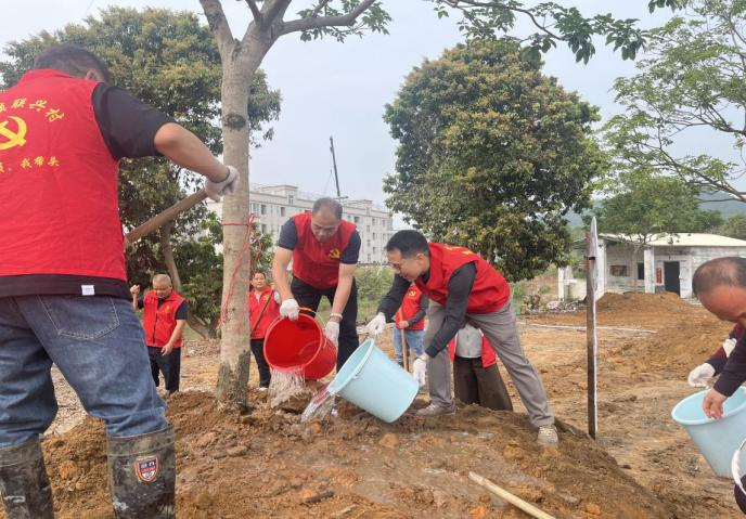 春回大地万物苏 植树添绿正当时