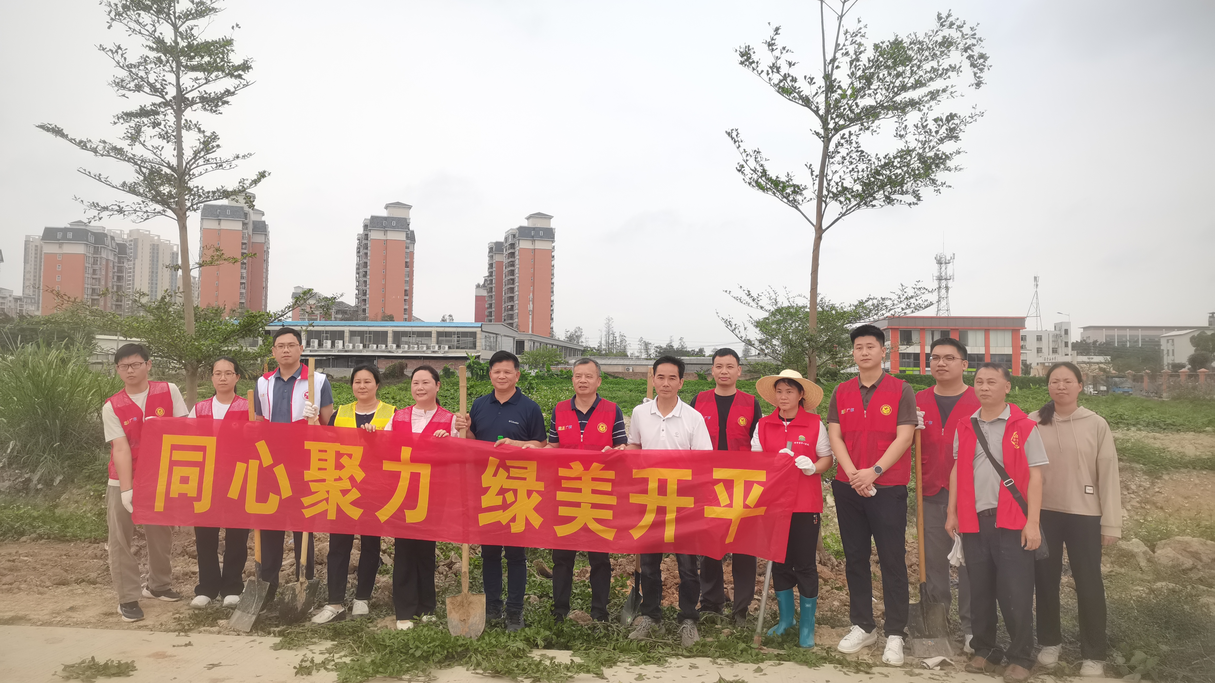 春风添新绿 植树正当时——长沙街道幕村村委会开展义务植树活动