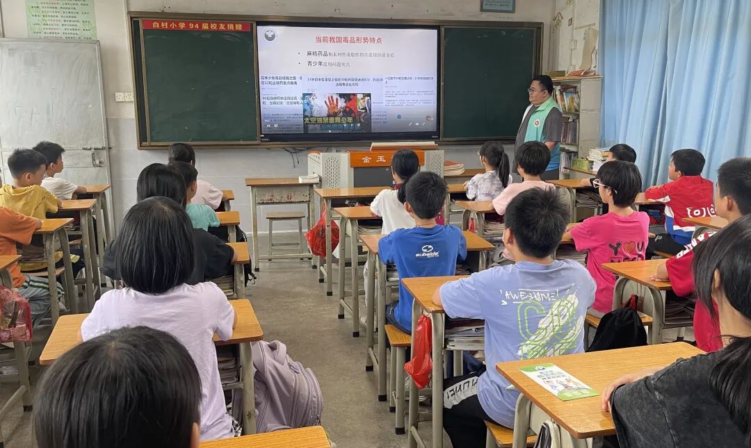 【全民国家安全教育日】龙胜镇开展“守护校园净土，共筑安全防线”禁毒宣传活动