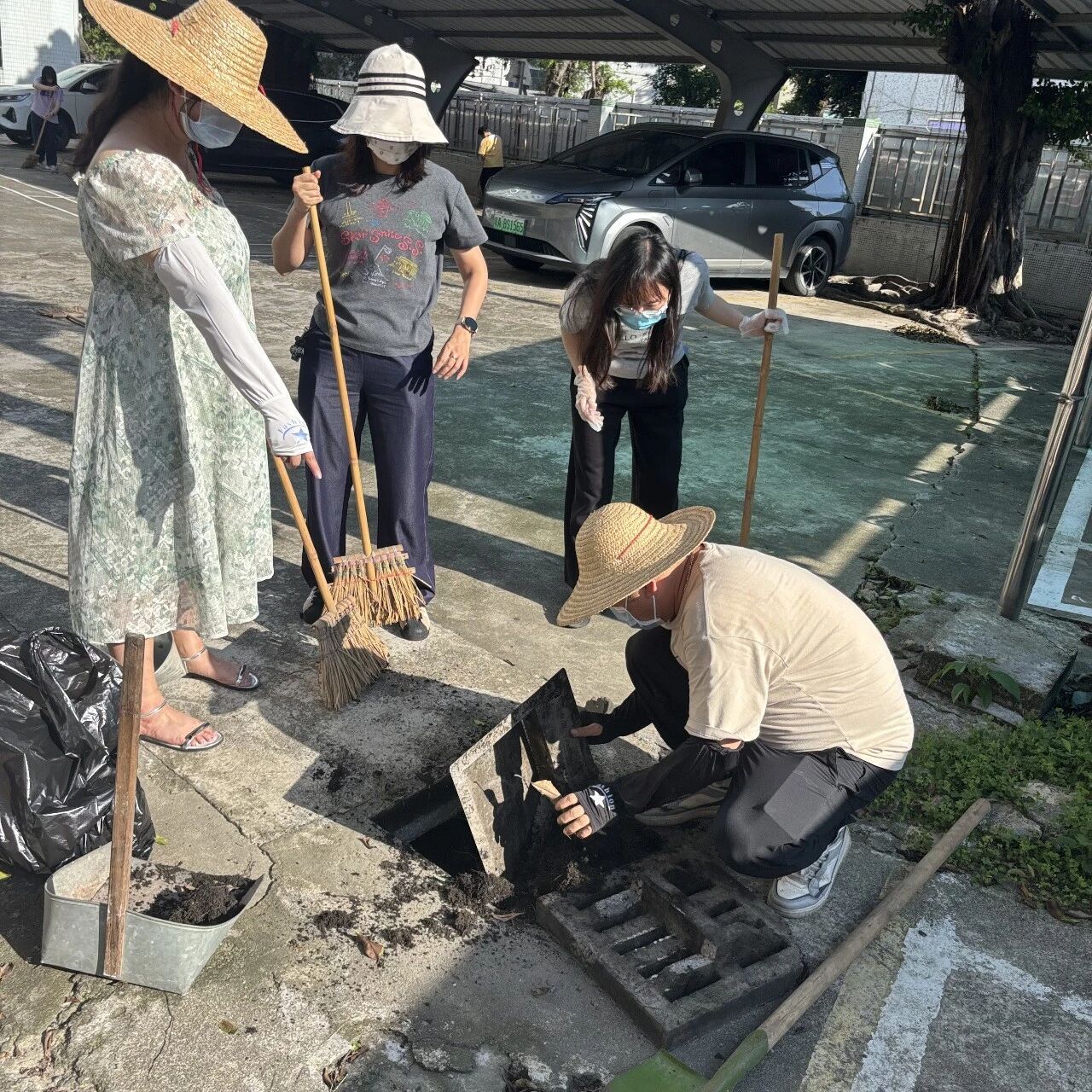 雨后除孳清隐患 卫健担当护民生｜市卫健局扎实开展周五爱卫统一行动