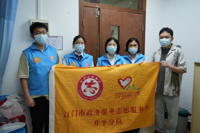 病床前的“政务蓝”把服务送到“最需要的地方”——开平市行政服务中心为病危群众开辟二手房过户绿色通道
