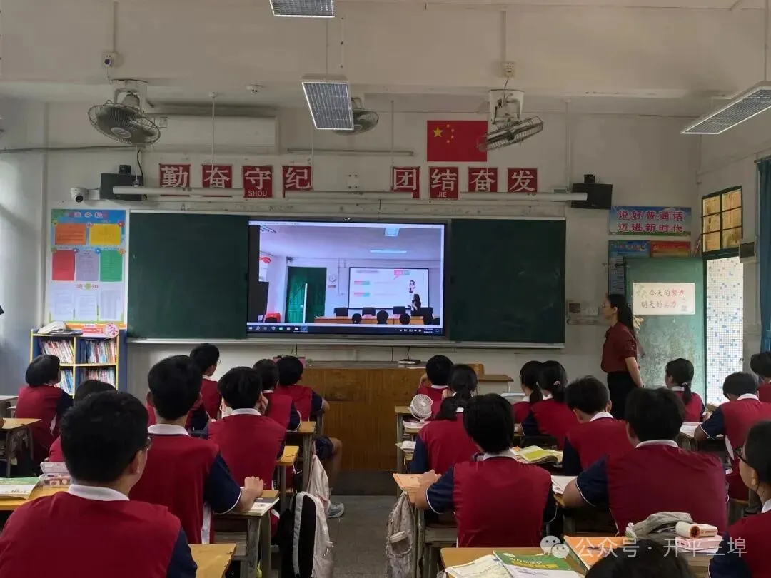 开平妇联普法宣教走进三埠校园