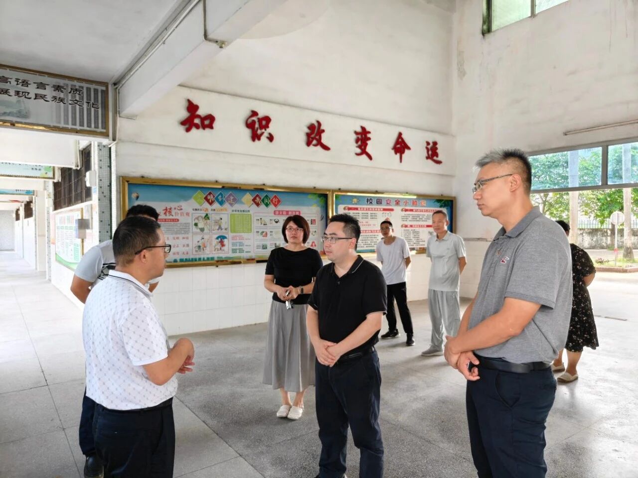 蚬冈镇主要领导调研蚬冈学校办学现状及中考备考情况