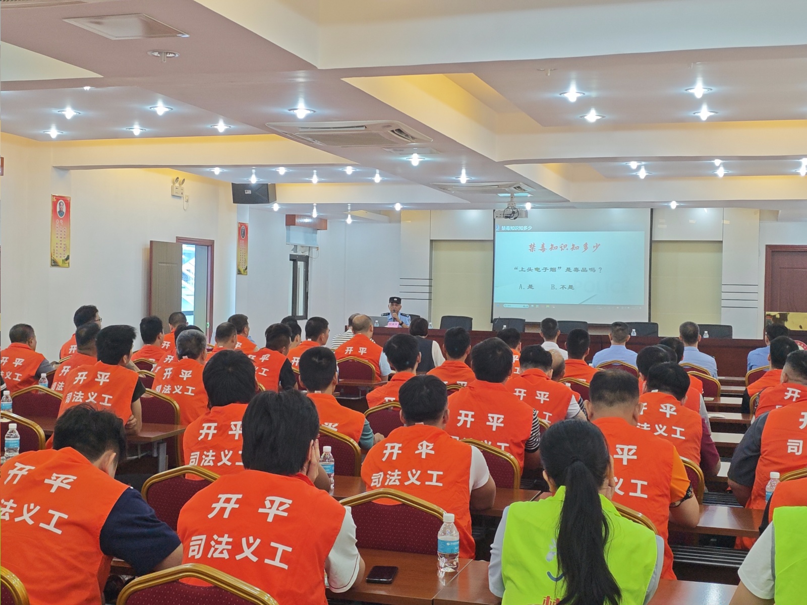 简报照片3.jpg