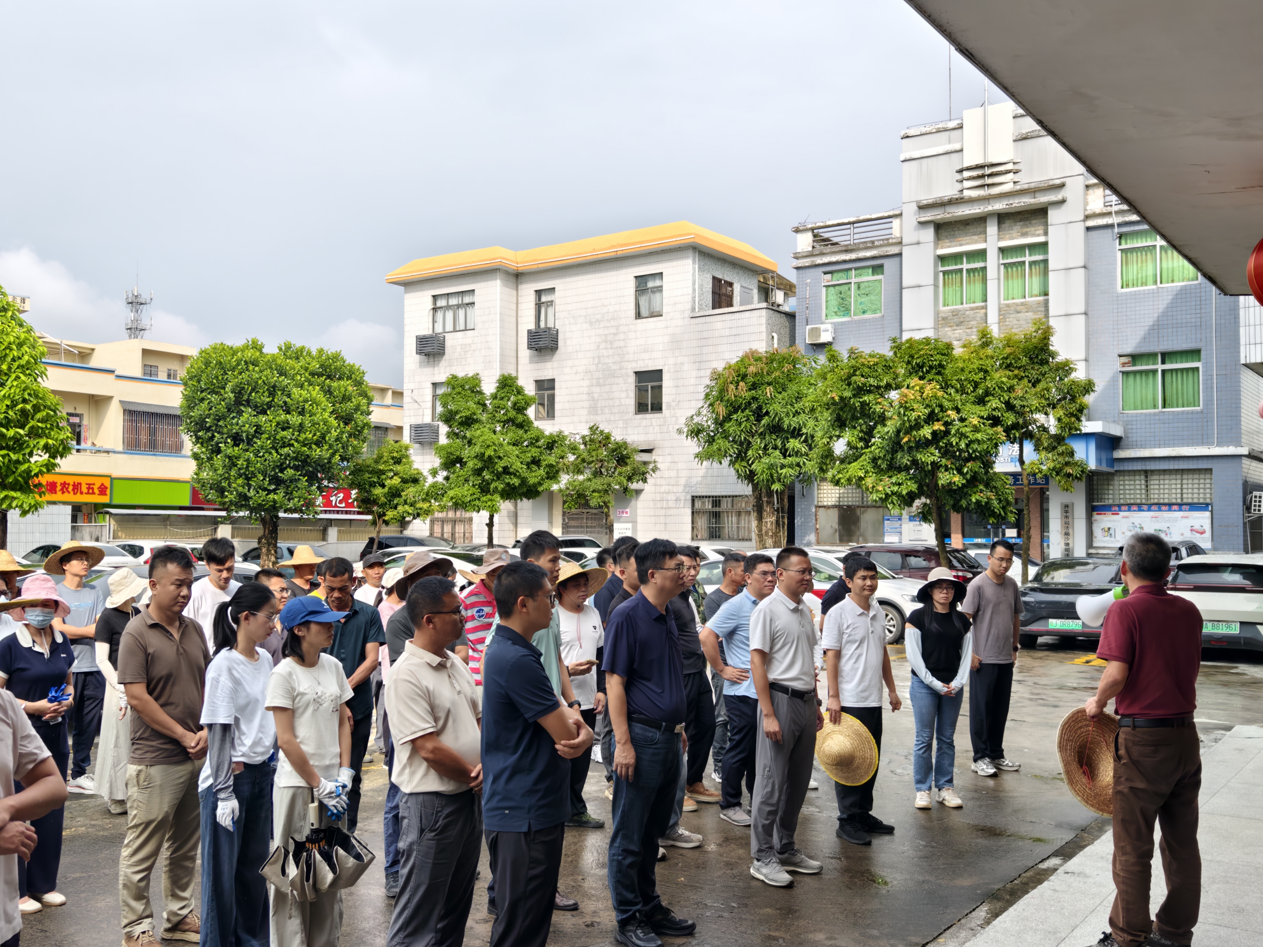抢抓黄金窗口期 筑牢“两热”防控屏障——沙塘镇迅速组织台风后爱国卫生统一行动