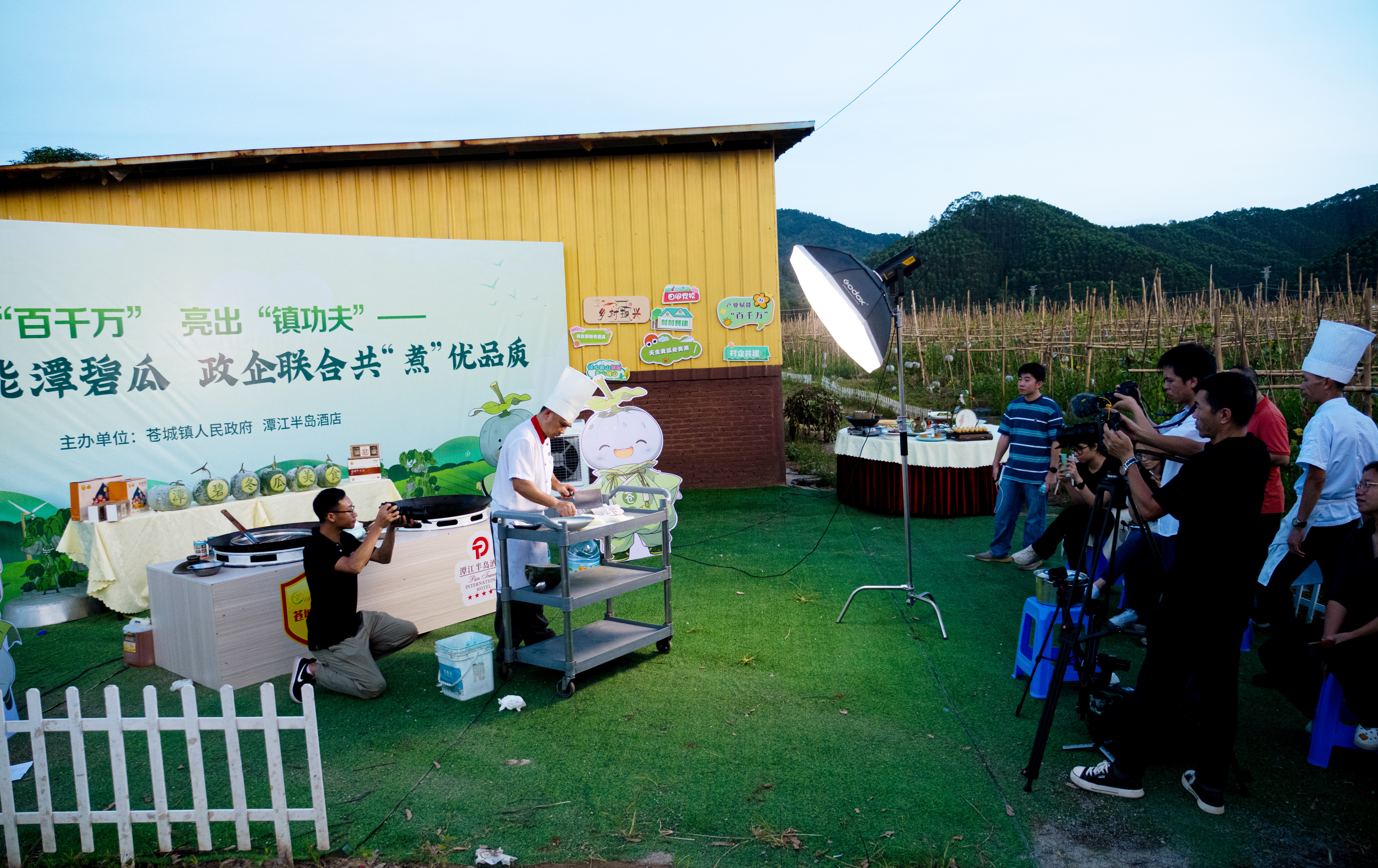 与潭江半岛酒店合作拍摄“优品冬瓜宴”宣传视频(1).jpg