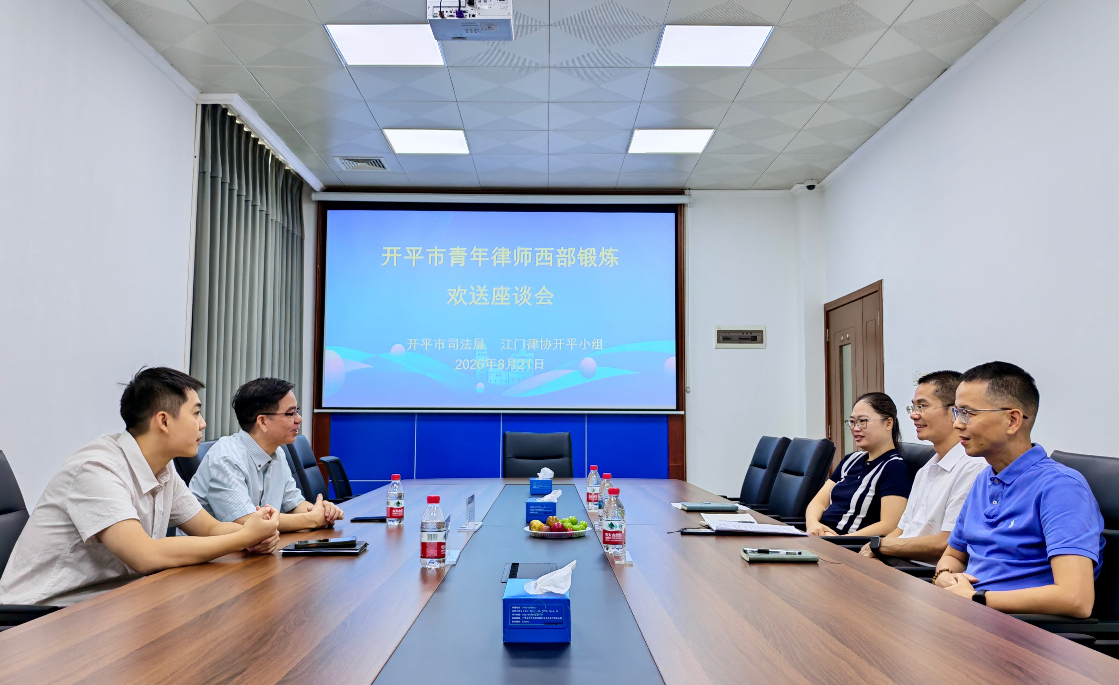 座谈会(2).jpg