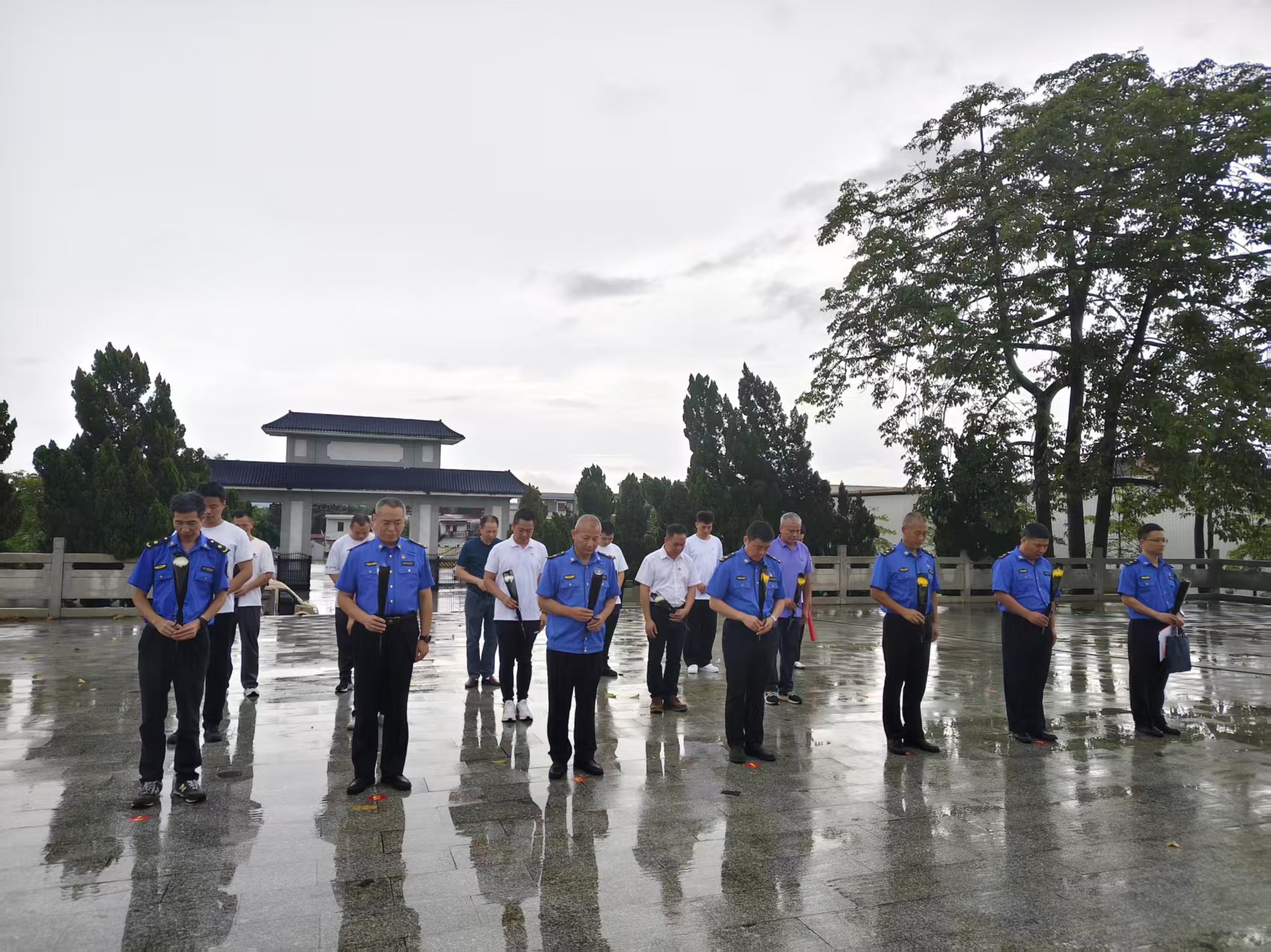 传承红色基因 赓续“八一”精神——江门市城管局联合开平市城管局开展主题党日活动