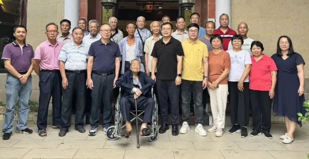 银发初心永向党 薪火赓续启新程 | 翠山湖党工委召开退休党员座谈会
