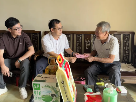 慰问传党情 关怀暖人心 | 翠山湖管委会开展走访慰问活动