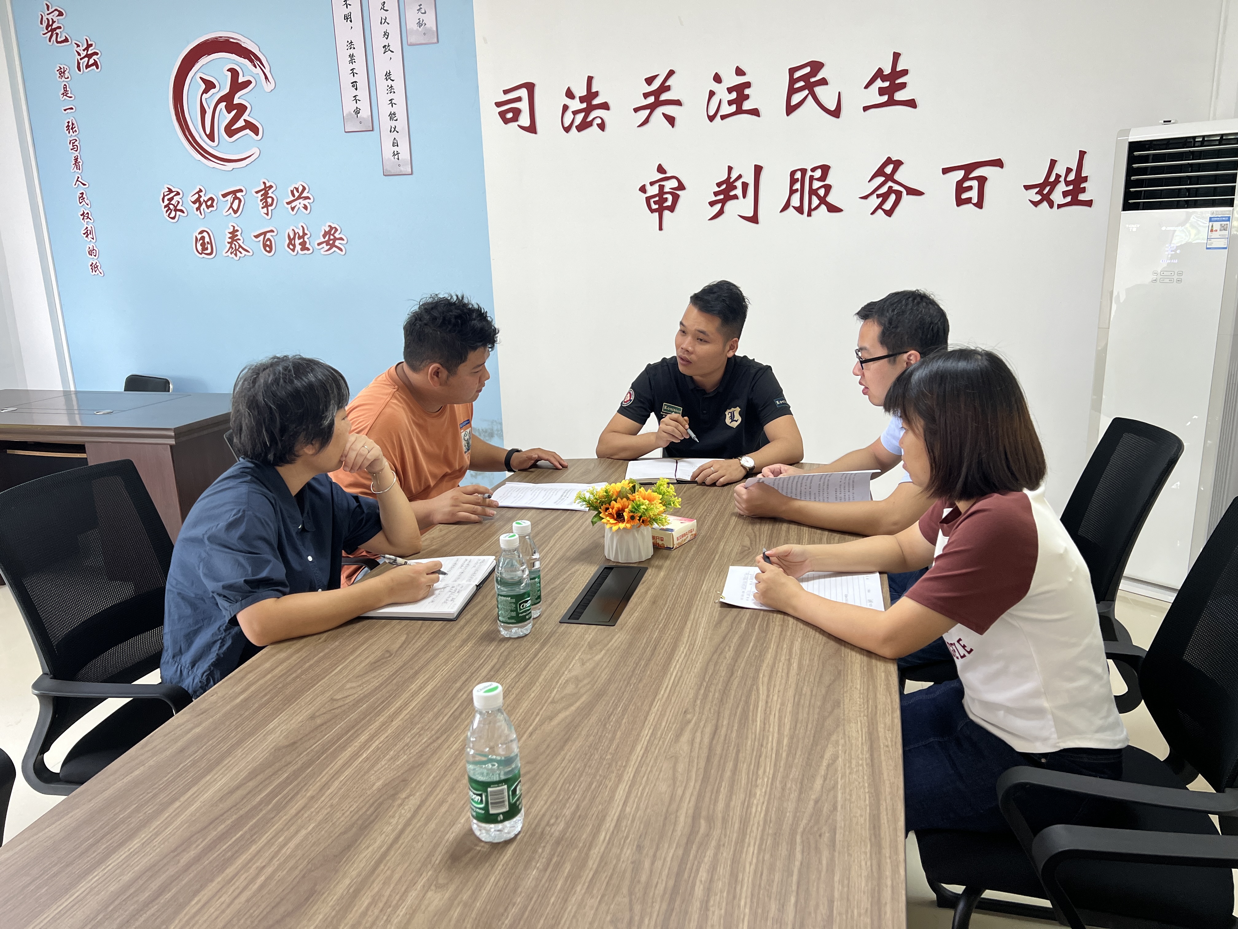 陈健华开会.jpg