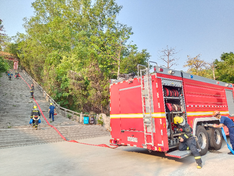 园林处配合江门消防支队及森林消防到金山公园联合演练.jpg