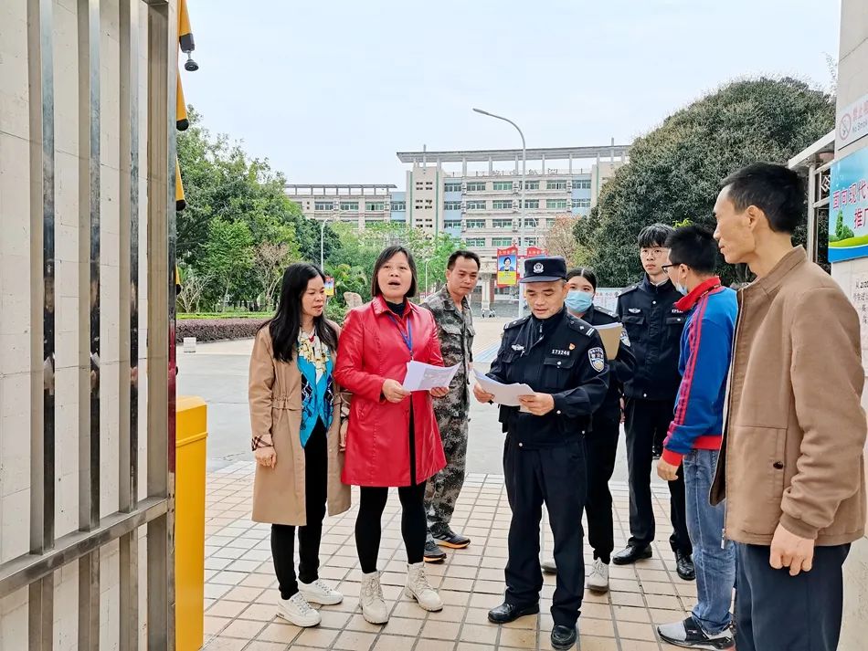 侨园路派出所梁志强.jpg