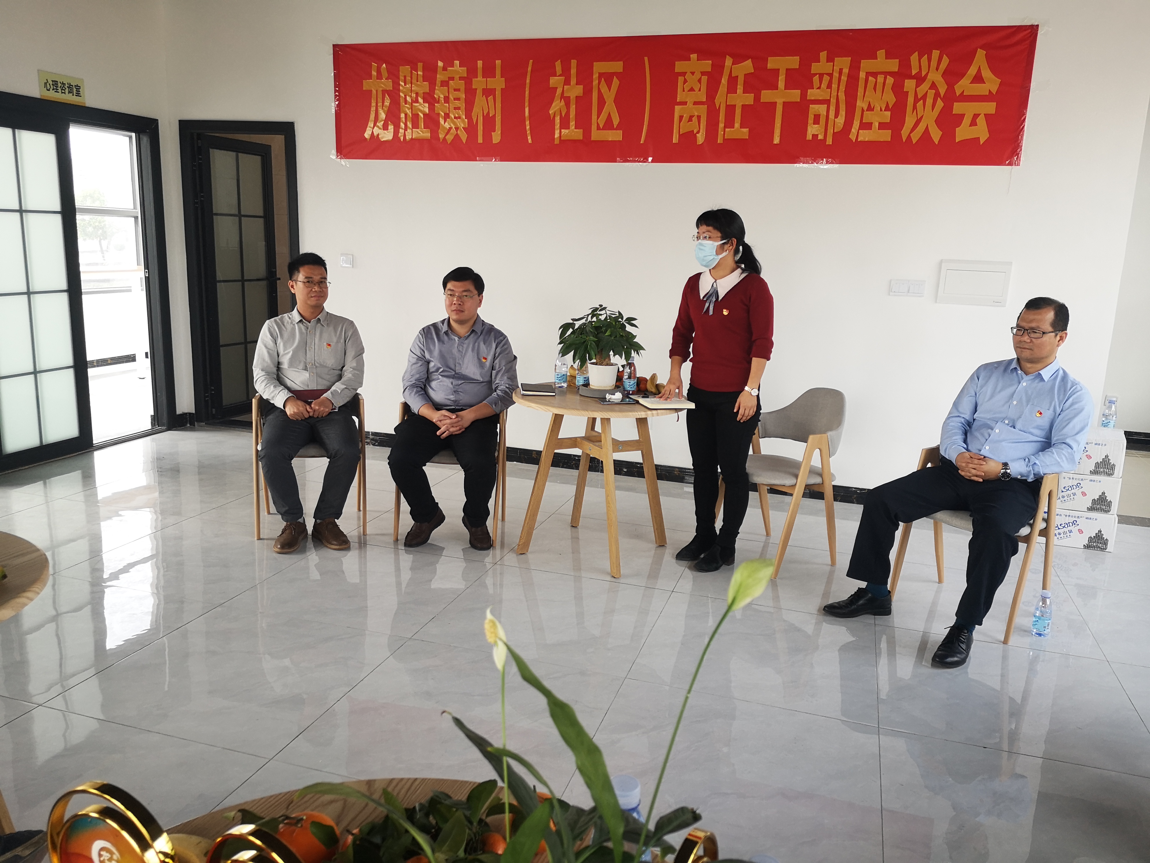 8镇党委副书记、镇长黄巧娜讲话.jpg